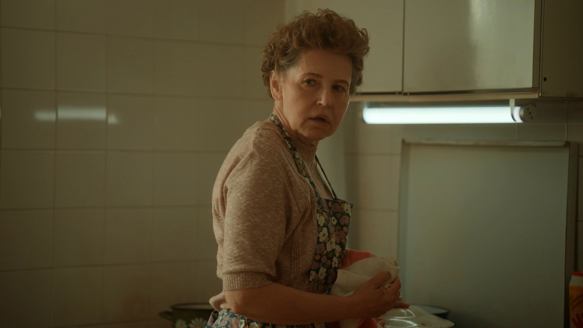 Film Belo se pere na devedeset, slovenački